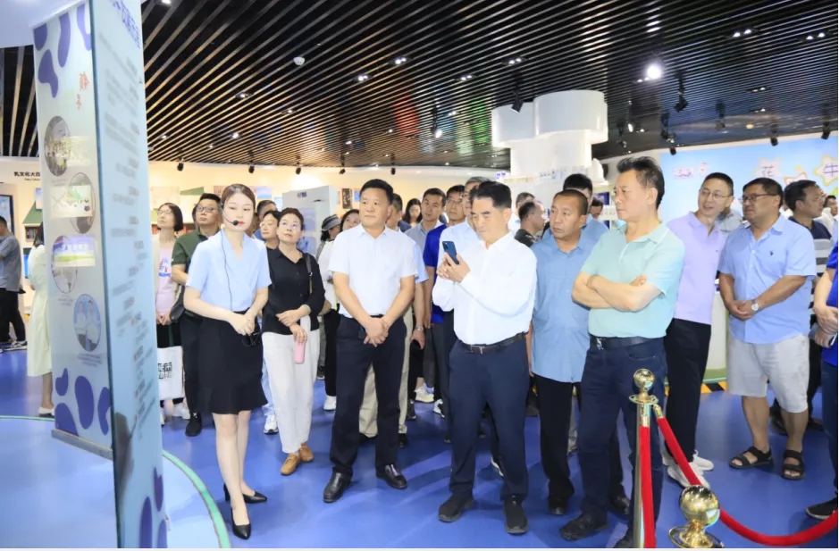 花花牛丨中國人民大學河南校友會蒞臨花花牛參觀座談 花花牛丨中國人民大學河南校友會蒞臨花花牛參觀座談