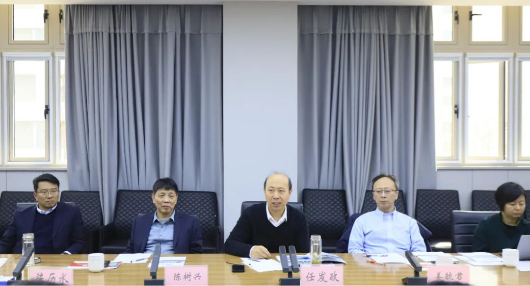 花花牛乳業(yè)集團黨委書記、董事長唐洪峰一行赴中原食品實驗室同中國工程院院士、中原食品實驗室主任任發(fā)政座談交流