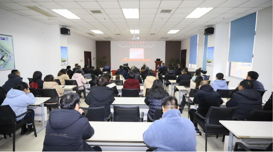 2024 年第二期 “農(nóng)投大講堂”林乾教授就《大變局中謀突圍--兼談華為以?shī)^斗者為本》專題授課 2024 年第二期 “農(nóng)投大講堂”林乾教授就《大變局中謀突圍--兼談華為以?shī)^斗者為本》專題授課