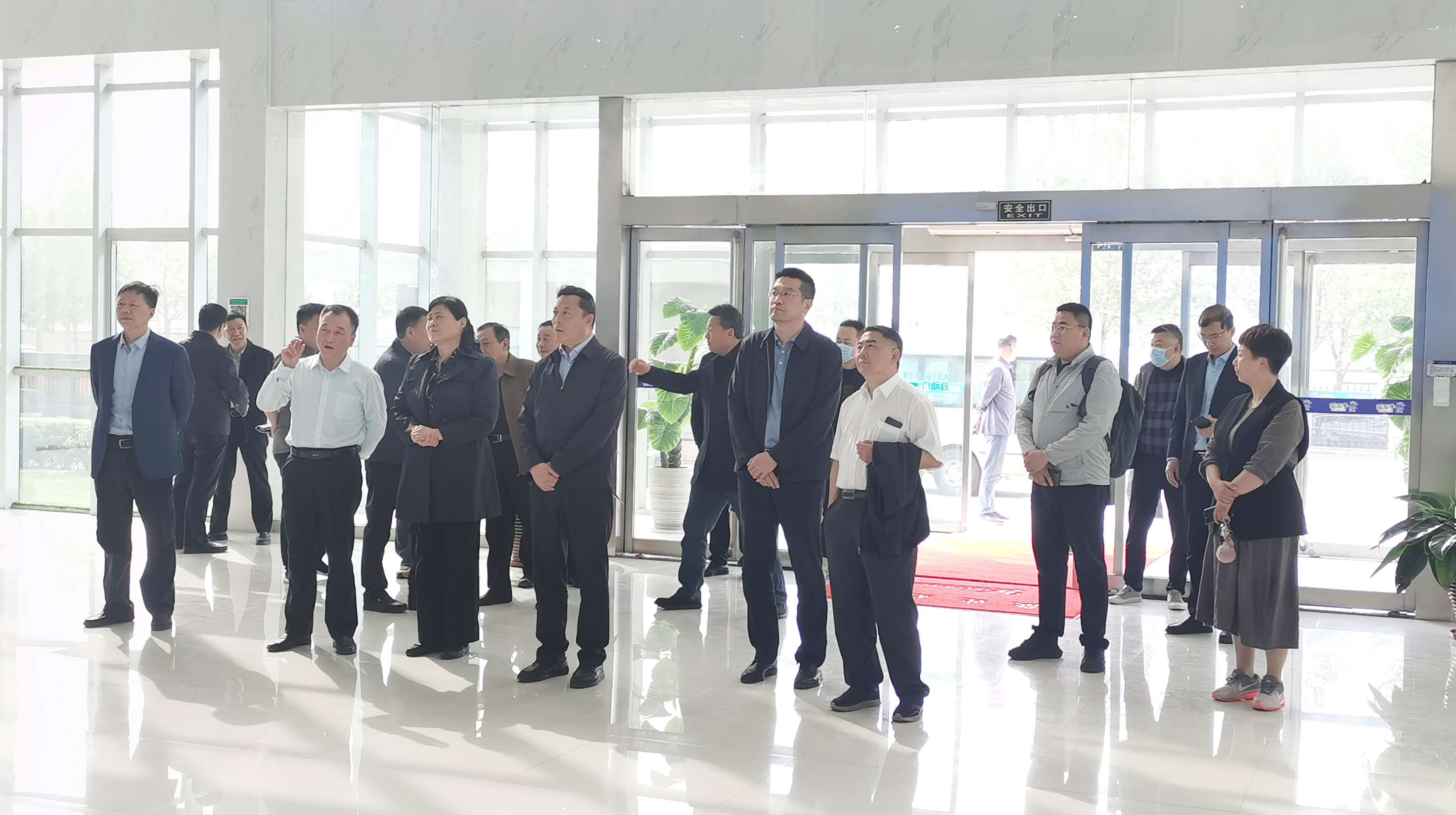 花花牛丨沈陽市人大常委會副主任曹鵬一行蒞臨花花?？疾熳? style=