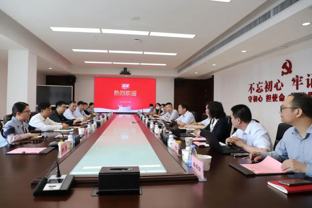 交流促提升 互動(dòng)謀發(fā)展｜花花牛乳業(yè)集團(tuán)總裁楊永帶隊(duì)分別赴廣東燕塘乳業(yè)及越秀風(fēng)行乳業(yè)參觀交流