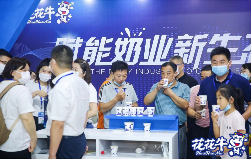 花花牛 | 第34屆中原畜牧業(yè)交易博覽會(huì)開(kāi)幕河南省人民政府副省長(zhǎng)武國(guó)定蒞臨花花牛展臺(tái)參觀