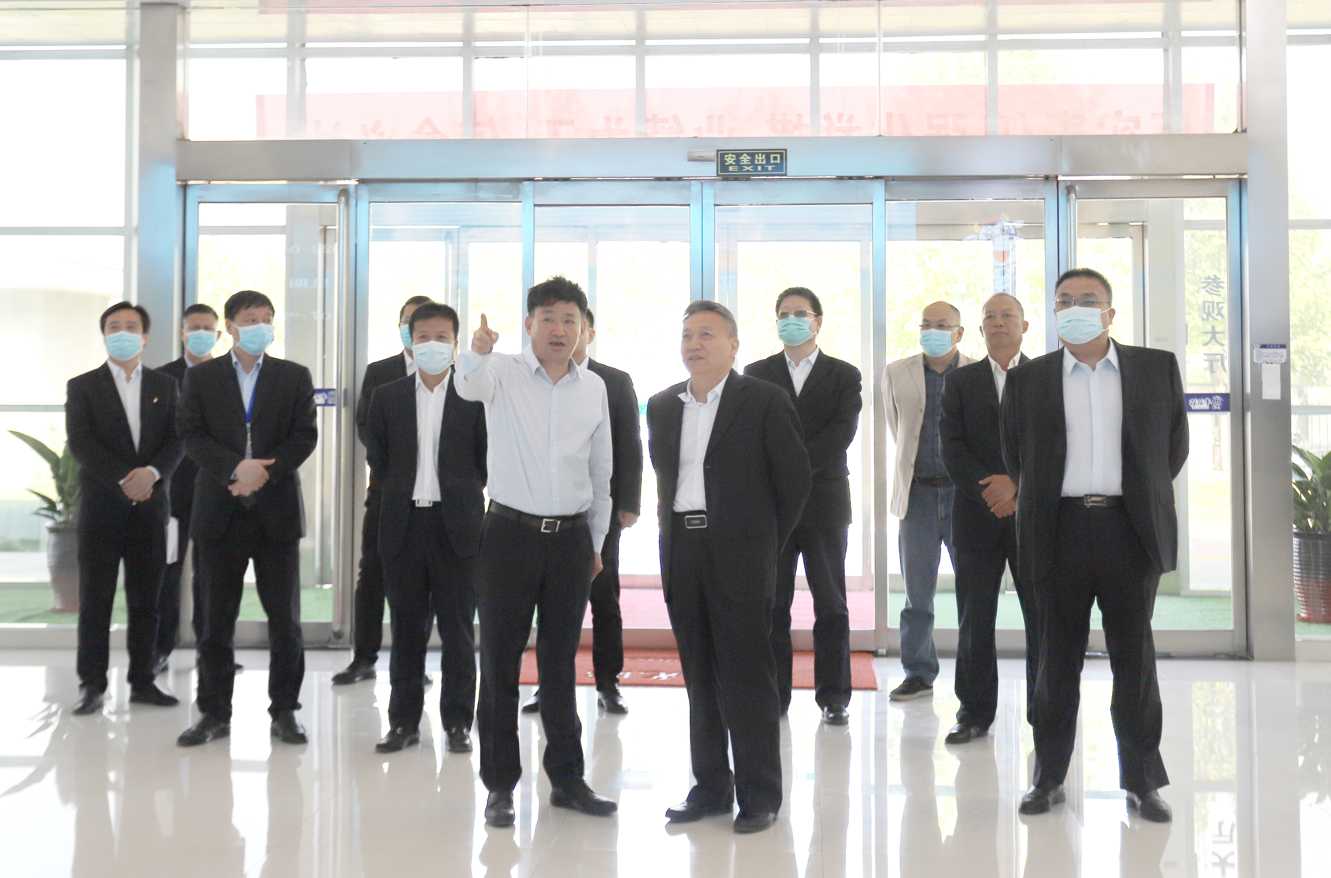 花花牛乳業(yè)集團(tuán)與國電河南新能源有限公司舉行光伏項(xiàng)目合作開發(fā)簽約儀式 花花牛乳業(yè)集團(tuán)與國電河南新能源有限公司舉行光伏項(xiàng)目合作開發(fā)簽約儀式