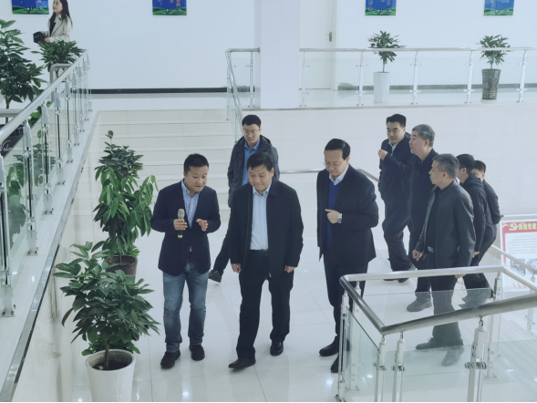 駐馬店市委書(shū)記鮑常勇一行蒞臨花花牛平輿瑞亞和新蔡瑞亞調(diào)研 駐馬店市委書(shū)記鮑常勇一行蒞臨花花牛平輿瑞亞和新蔡瑞亞調(diào)研