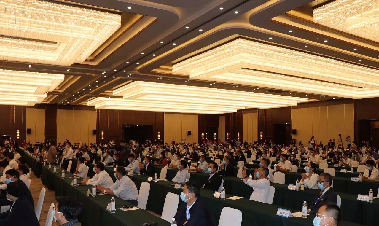 喜報(bào) | 花花牛輕覺酸奶榮獲第二十四屆中國農(nóng)產(chǎn)品加工業(yè)投資貿(mào)易洽談會(huì)金質(zhì)產(chǎn)品獎(jiǎng) 喜報(bào) | 花花牛輕覺酸奶榮獲第二十四屆中國農(nóng)產(chǎn)品加工業(yè)投資貿(mào)易洽談會(huì)金質(zhì)產(chǎn)品獎(jiǎng)