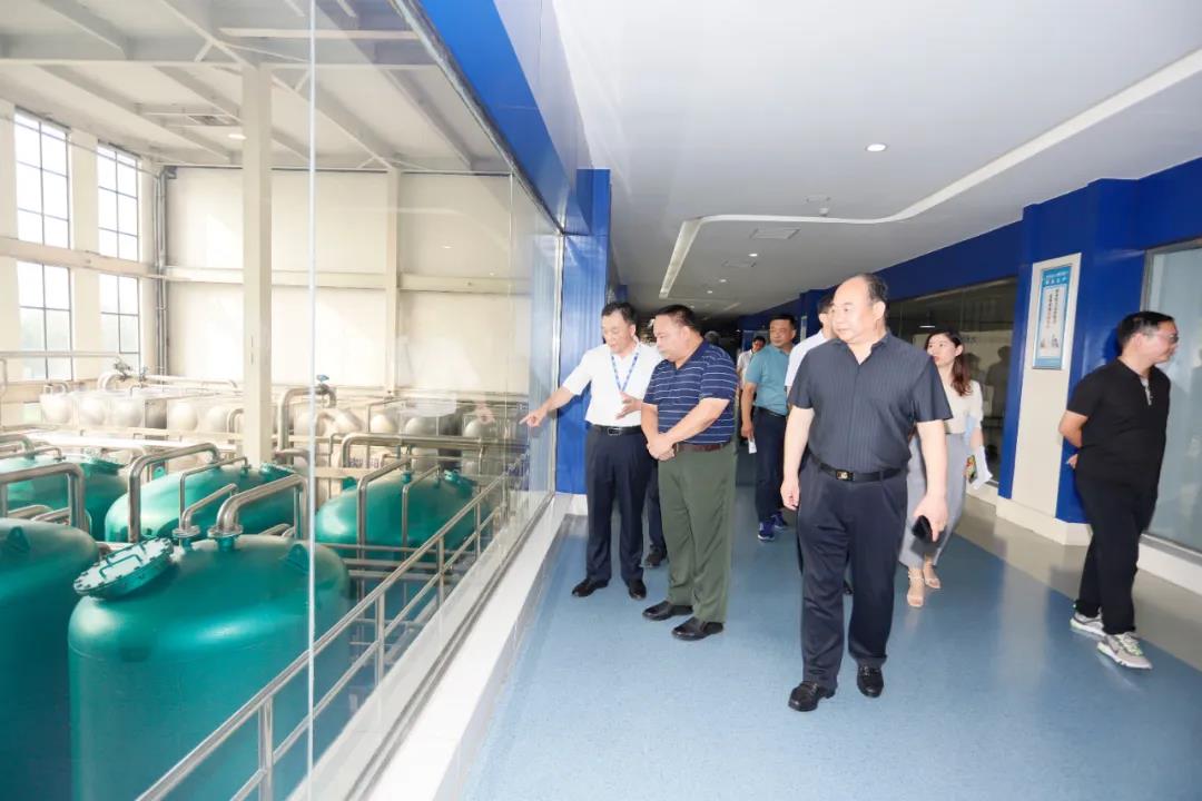 快訊 | 河南省人民政府食品安全委員會辦公室第三批食品安全示范區(qū)驗收組領(lǐng)導蒞臨花花牛乳業(yè)集團驗收食品安全示范區(qū)建設情況