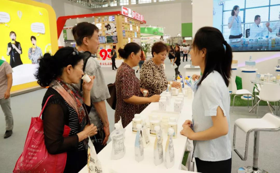 致敬祖國(guó)70華誕 |花花牛亮相第十屆中國(guó)奶業(yè)大會(huì) 致敬祖國(guó)70華誕 |花花牛亮相第十屆中國(guó)奶業(yè)大會(huì)