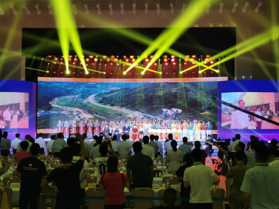 致敬祖國(guó)70華誕 |花花牛亮相第十屆中國(guó)奶業(yè)大會(huì) 致敬祖國(guó)70華誕 |花花牛亮相第十屆中國(guó)奶業(yè)大會(huì)