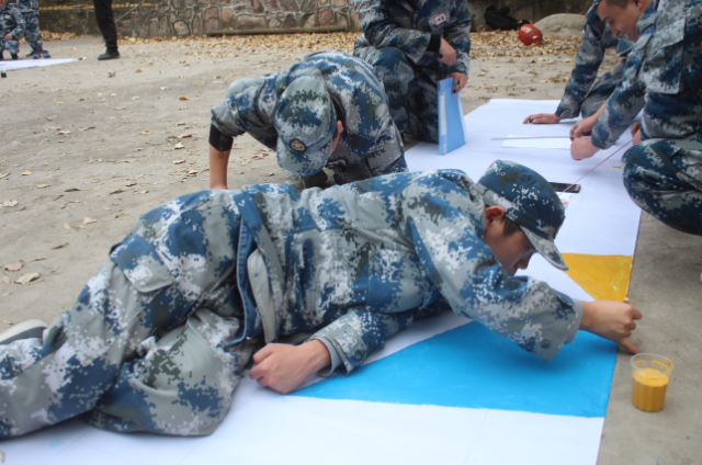 組織開(kāi)展戶外拓展訓(xùn)練活動(dòng)