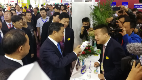 花花牛亮相第30屆中原畜牧業(yè)交易博覽會 花花牛亮相第30屆中原畜牧業(yè)交易博覽會