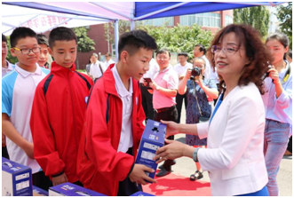 “健康中原，牛奶伴您行——花花牛乳業(yè)集團(tuán)2018中國(guó)小康牛奶行動(dòng)” 公益助學(xué)啟動(dòng)儀式隆重舉行