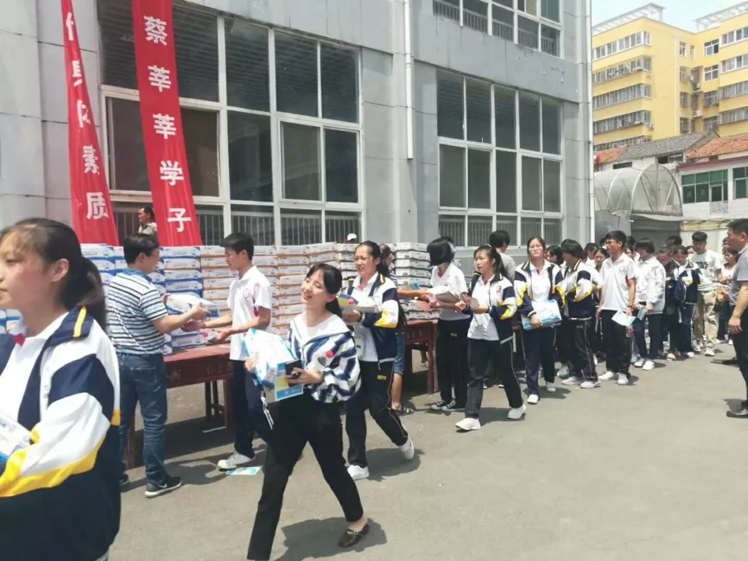 花花牛|捐助教育100萬元！做公益，我們是認(rèn)真的！