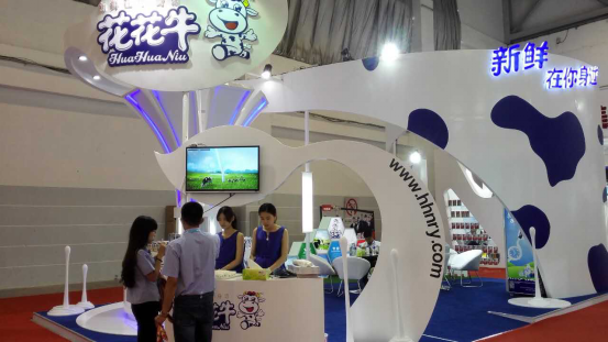 花花牛牛氣沖天！農(nóng)業(yè)部長品嘗“領(lǐng)暢”點(diǎn)贊，又獲國際奶業(yè)平臺(tái)青睞