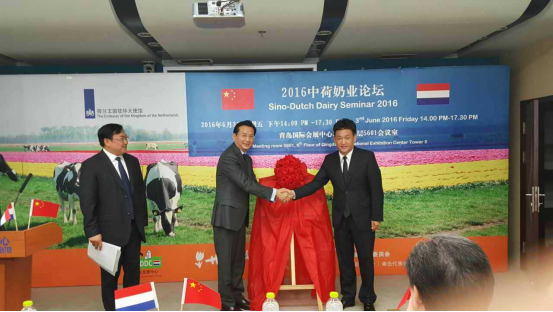 花花牛牛氣沖天！農(nóng)業(yè)部長品嘗“領(lǐng)暢”點(diǎn)贊，又獲國際奶業(yè)平臺(tái)青睞