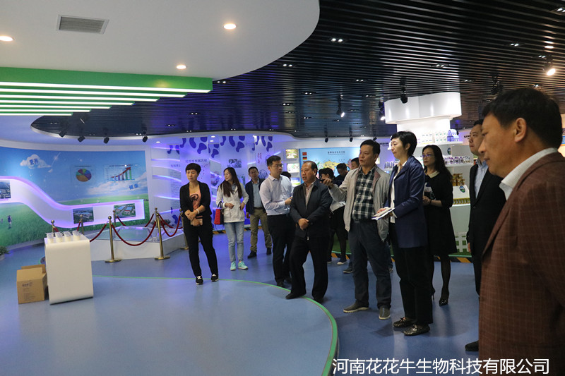 鄭州市二七區(qū)區(qū)委、統(tǒng)戰(zhàn)部部長王玉紅蒞臨花花牛生物科技有限公司參觀指導(dǎo)