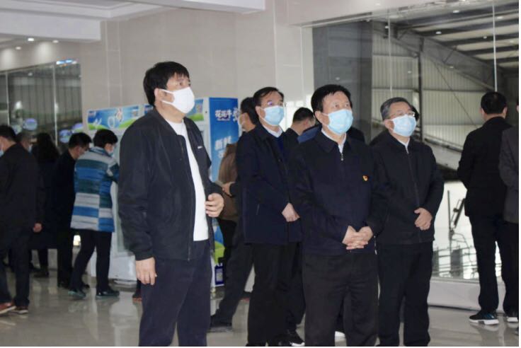 平頂山市委書記周斌一行蒞臨花花牛乳業(yè)集團(tuán) 魯山瑞亞牧業(yè)有限公司調(diào)研疫情防控和復(fù)工復(fù)產(chǎn)情況 平頂山市委書記周斌一行蒞臨花花牛乳業(yè)集團(tuán) 魯山瑞亞牧業(yè)有限公司調(diào)研疫情防控和復(fù)工復(fù)產(chǎn)情況