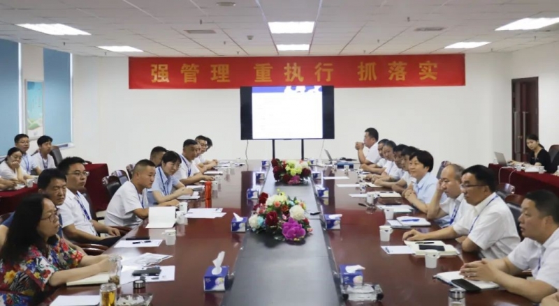 勇?lián)姑な卣齽?chuàng)新｜花花牛乳業(yè)集團(tuán)召開營銷、養(yǎng)殖及飼料月度經(jīng)營工作會(huì)議