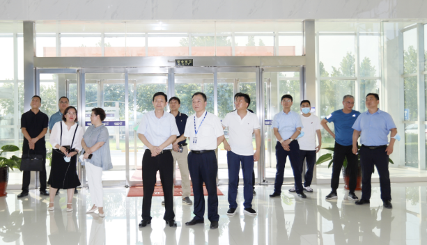 快訊|鄭州市二七區(qū)委副書記、區(qū)長虎榮鑫蒞臨河南花花牛乳業(yè)集團(tuán)調(diào)研