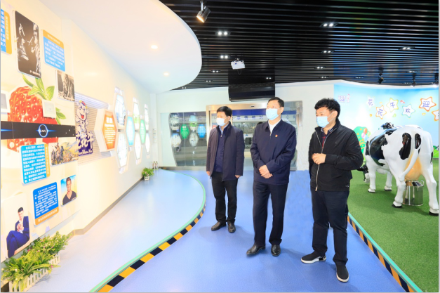 河南省委農辦主任、農業(yè)農村廳廳長申延平一行調研河南花花牛乳業(yè)集團