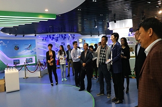 鄭州市二七區(qū)區(qū)委、統(tǒng)戰(zhàn)部部長王玉紅蒞臨花花牛生物科技有限公司參觀指導(dǎo)