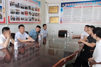 河南花花牛乳業(yè)集團(tuán)赴定點幫扶村開展慰問活動